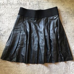 Aritzia Wilfred Free Vegan Leather Mini Skirt